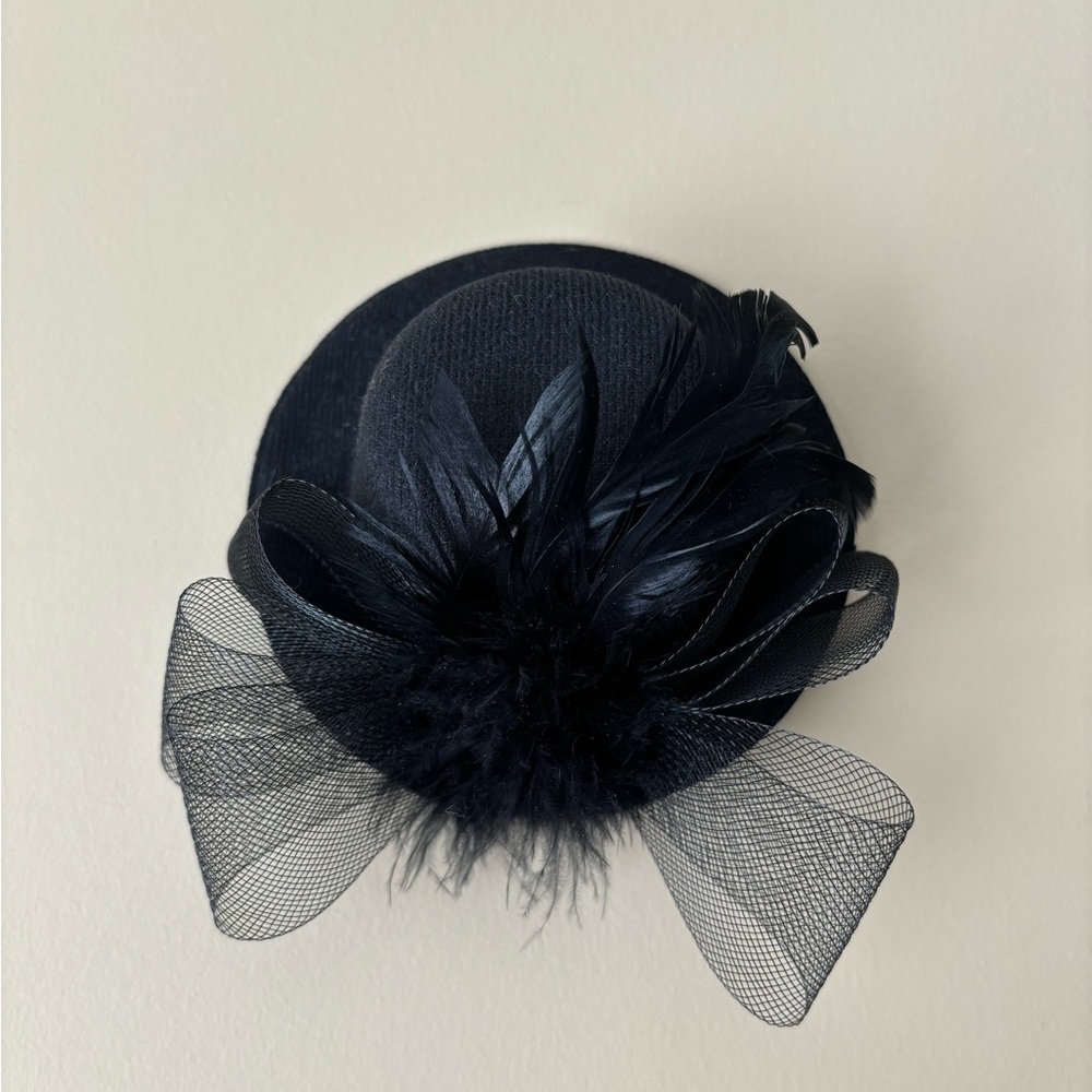 Mini clip on hat (13x5cm costume size)